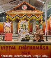 Shri Shiva Pujana by HH Swamiji; Picture courtesy Shri Jaikishan Kandlur